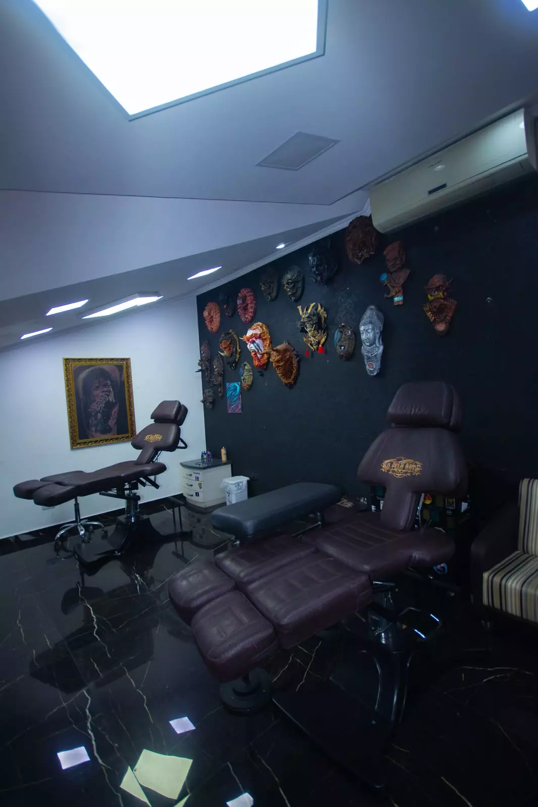 Ambiente do estúdio Só Pela Arte Tattoo, Curitiba